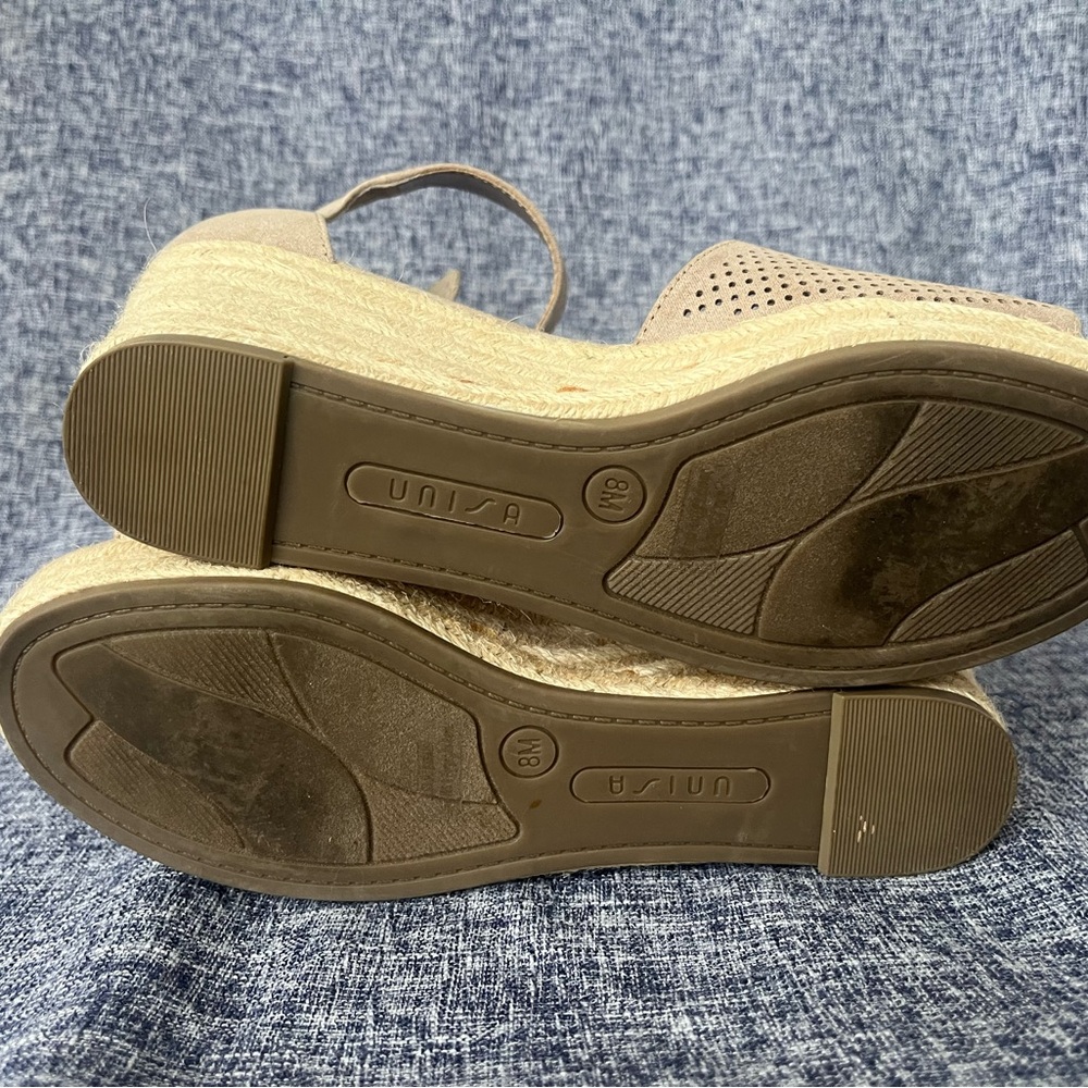Unisa Unhazi wedge ankle strap sandal. Size 8 - Picture 4 of 4